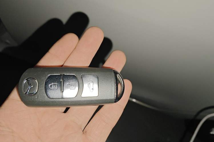 Used Mazda 3 Axela 2017 Sedan 1.5L Automatic Luxury Model Emission Standard China V
