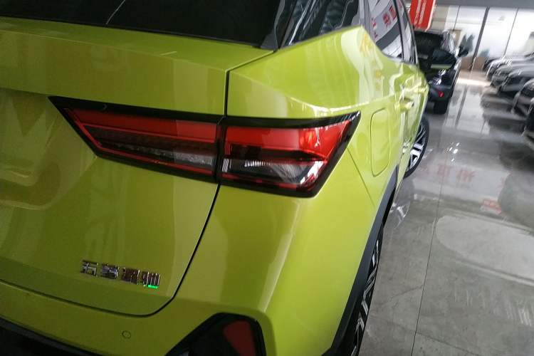 Used Wuling Alvez 2022 1.5T CVT Trendy & Cool Edition
