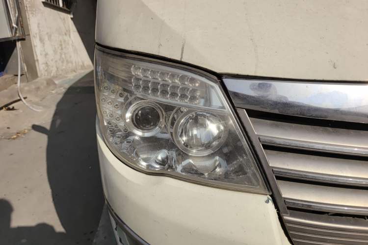 Used Golden Dragon Hiace 2019 2.0L Gasoline Long-Wheelbase High-Roof XC4G20 Right Front Headlight