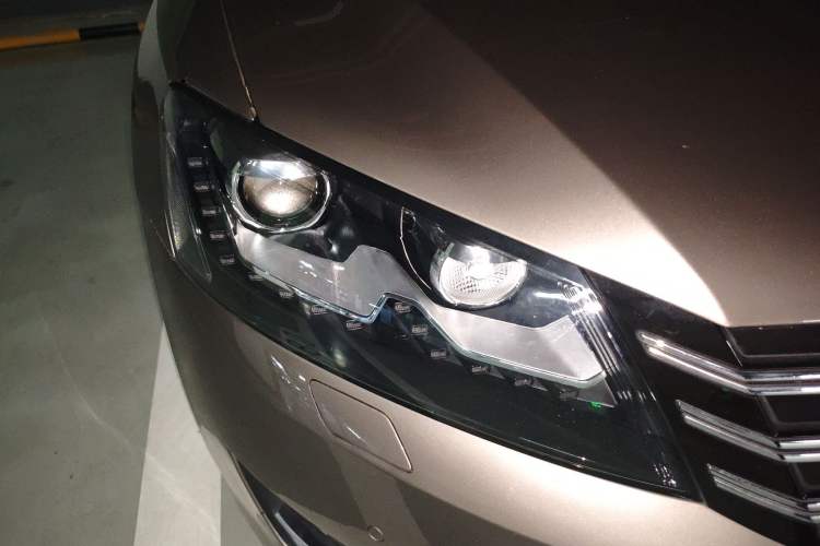 Used Volkswagen Passat 2013 1.8TSI DSG Prestige Edition Right Front Headlight