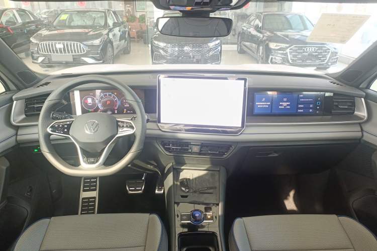 Used Volkswagen Tayron 2025 Tharu L 330TSI Two-Wheel Drive Elite City Package