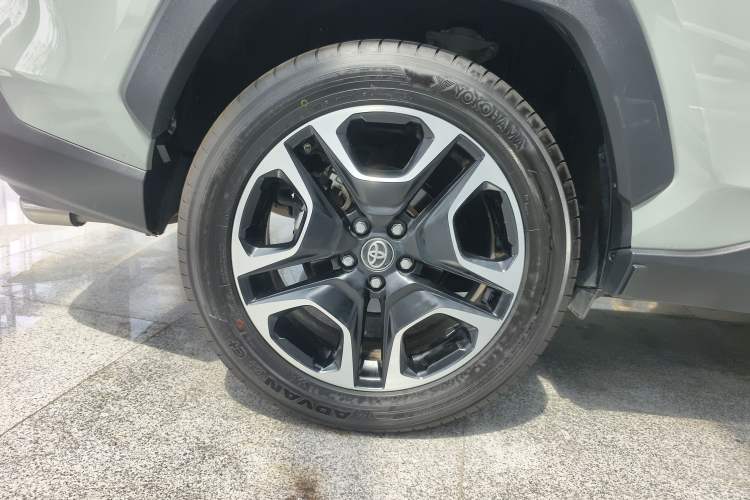 Used Toyota RAV4 2021 2.0L CVT Four-Wheel Drive Premium Edition