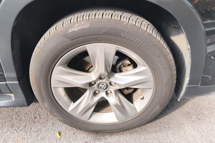 Used Toyota Highlander 2021 2.0T Four-Wheel Drive Luxury Edition 7 Seats Right Front Wheel Hub