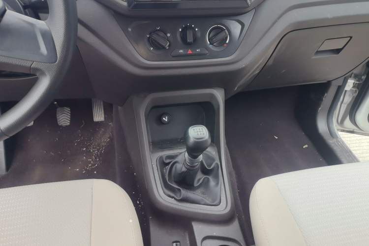 Used Wuling Hongguang V 2022 1.5L Jingqu Version Hydraulic Power Steering LAR Gear Lever