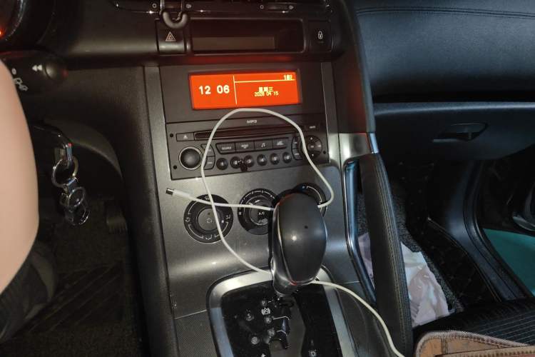 Used Peugeot 3008 2016 2.0L Automatic Standard Edition Audio And AC Panel