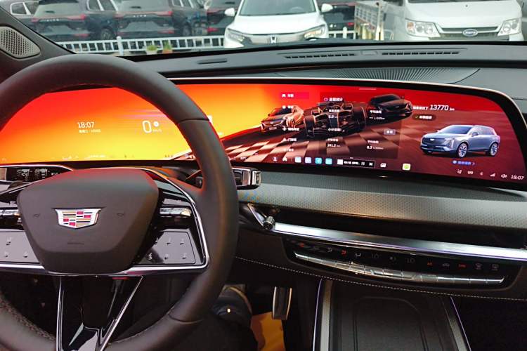 Used Cadillac XT5 2025 2.0T Prestige Version Instrument Cluster