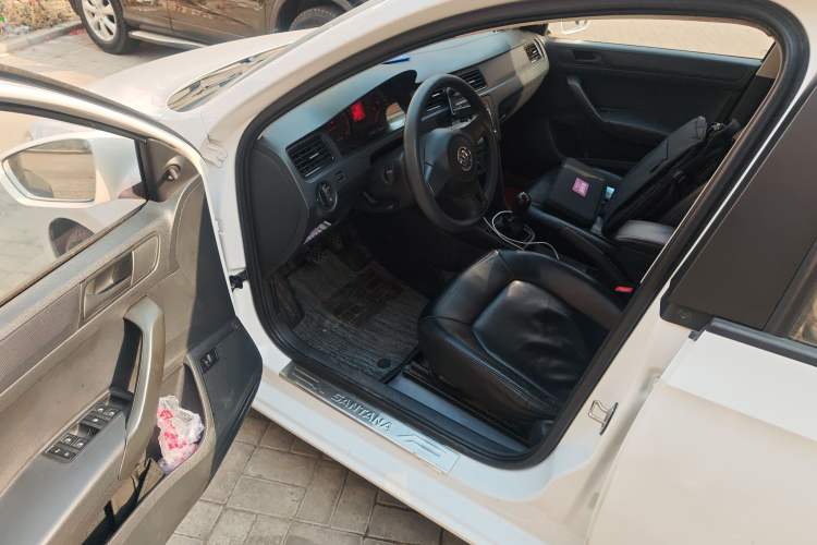 Used Volkswagen Santana 2013 1.6L Manual Fashion Edition Driver Seat