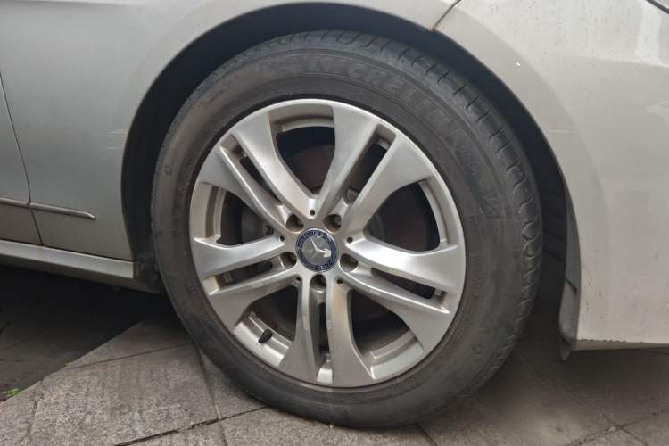 Used Mercedes-Benz E-Class 2010 E 300 L Fashion Model