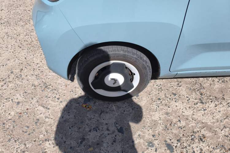 Used Wuling Hongguang MINIEV 2022 Easy Version Lithium Iron Phosphate Left Front Wheel Hub