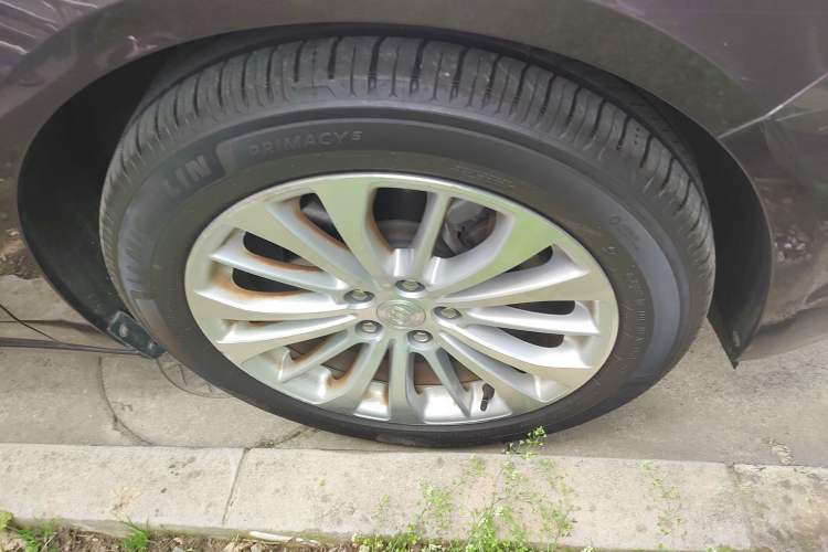 Used Buick LaCrosse 2018 28T Elite Edition Right Front Wheel Hub