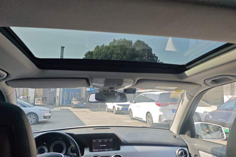 Used Mercedes-Benz GLK-Class 2013 GLK 300 4MATIC Dynamic Sunroof Model
