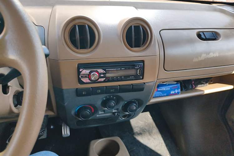 Used Dongfeng Xiaokang V27 2011 1.3L Base Version Extended Edition BG13-20 Audio And AC Panel