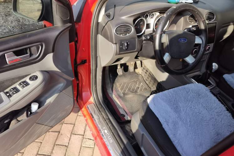 Used Ford Focus 2011 Hatchback 1.8L Manual Classic Model
