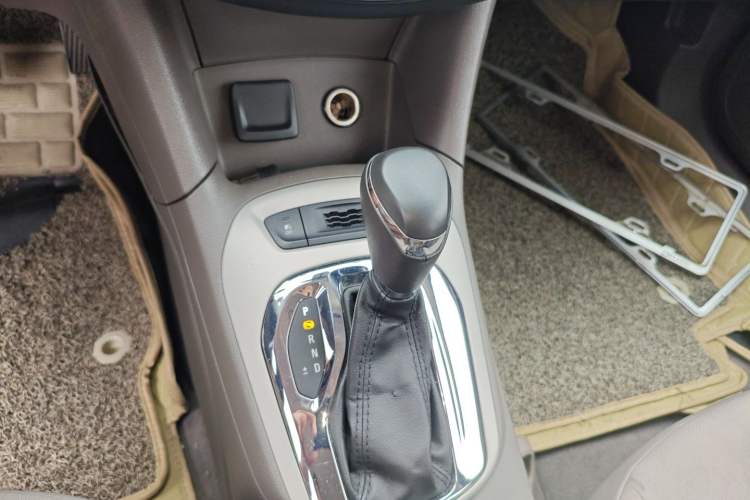 Used Chevrolet Cruze 2015 1.5L Automatic Fashion Navigation Edition Gear Lever