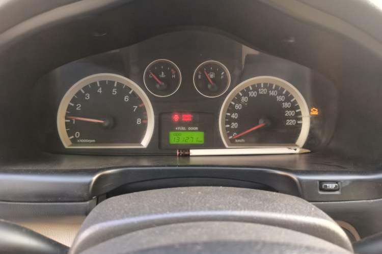 Used Huatai Santa Fe Classic 2012 2.0L Gasoline Manual Two-Wheel Drive with Sunroof
