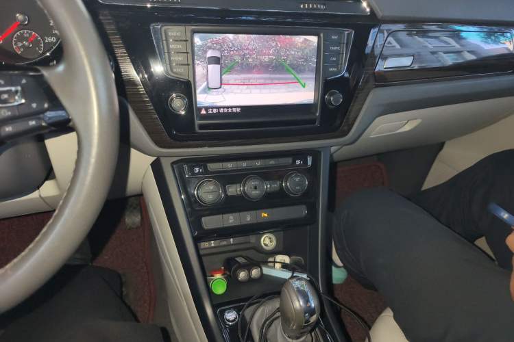 Used Volkswagen Touran 2018 Volkswagen Touran L 280TSI DSG Comfort Edition 6-seater