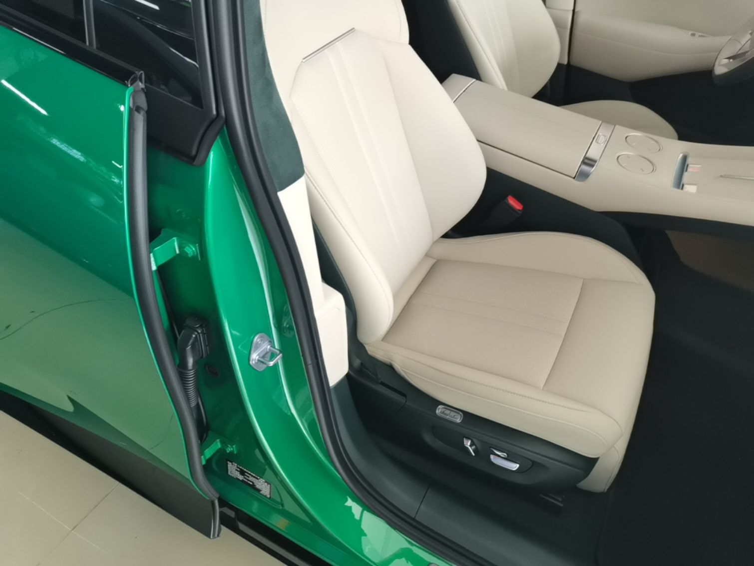 Xiaomi Auto YU7 2025 Ultra-Long Range High-Performance All-Wheel-Drive Max Edition — снимка 14