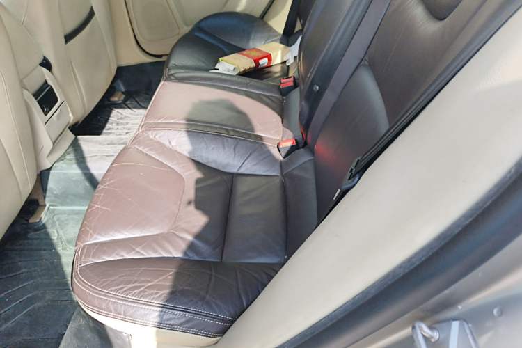 Used Volvo S60 2014 S60L 2.0T Zhiyuan Edition
