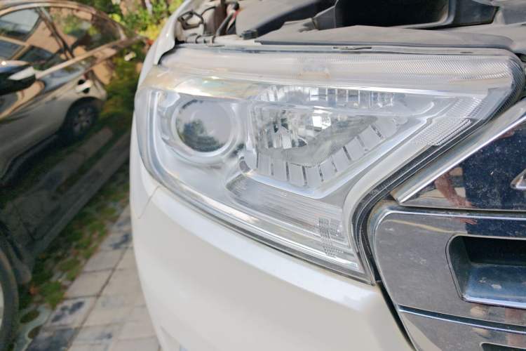 Used Ford Everest 2016 2.0T Gasoline Automatic 4x4 Luxury Edition Right Front Headlight