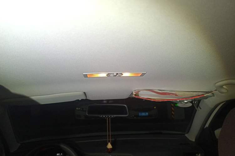 Used Volkswagen Gran Lavida 2013 1.6L Automatic Fashion Model