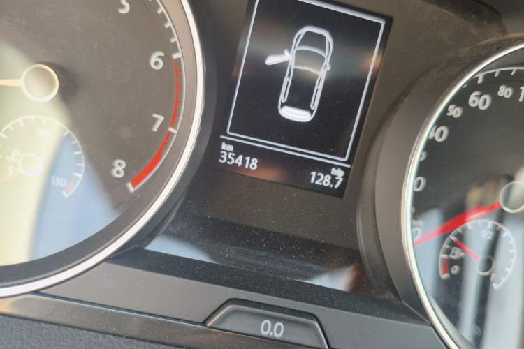 Used Volkswagen Golf 2020 Zhiai Edition 280TSI DSG Comfort Model Odometer Close Up