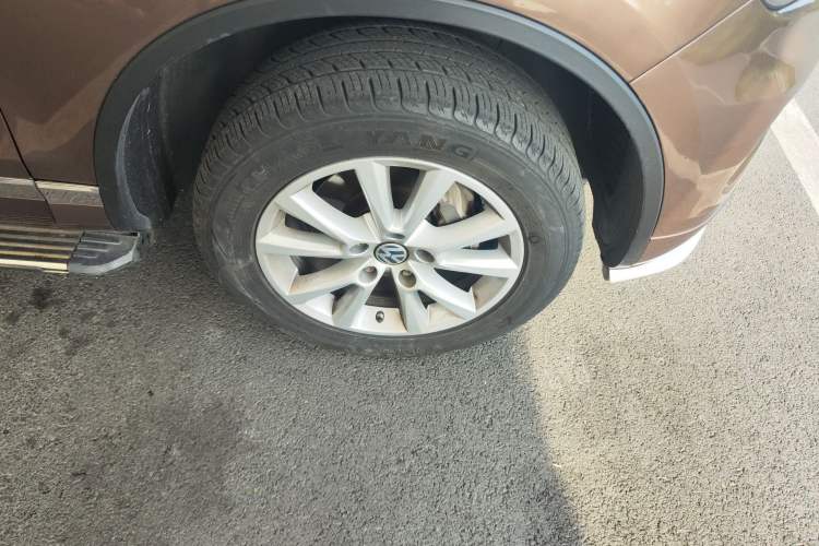 Used Volkswagen Touareg 2011 3.0 TSI High-End Version Right Front Wheel Hub