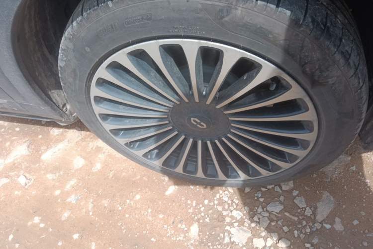 Used Hima AITO M9 2025 Extended-Range Ultra Version 52 kWh 6-Seater Right Front Wheel Hub