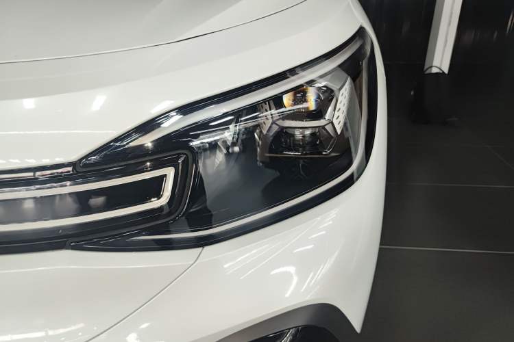 Used Volkswagen ID.6 CROZZ 2021 Long-Range PRO Edition Left Front Headlight