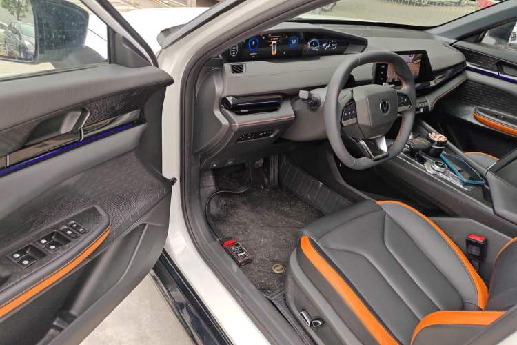 Used CHANGAN UNI-V 2024 1.5T High-Energy Version Driver Seat