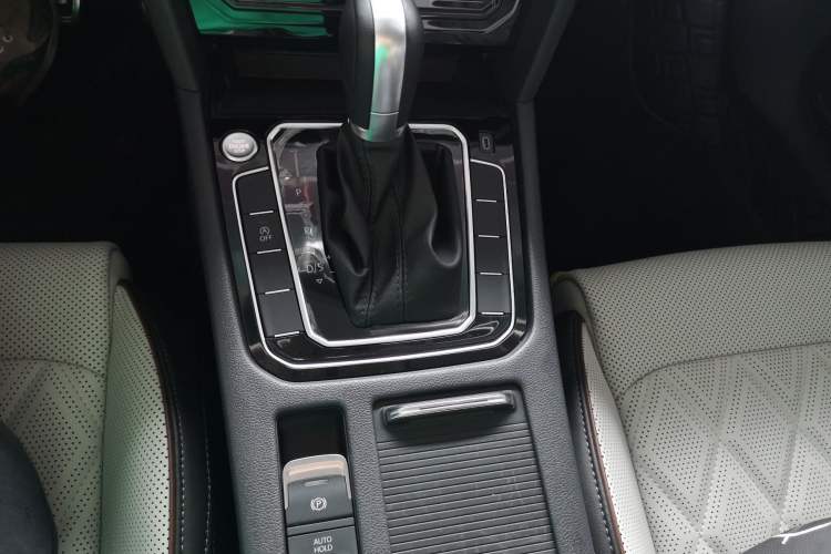 Used Volkswagen Magotan 2025 Revised Version Zhongxiang Edition 330TSI DSG Luxury Trim
