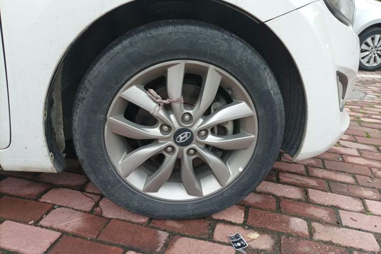 Used Hyundai Elantra (5th Generation / Langdong) 2015 1.6L Manual Leading Model Right Front Wheel Hub