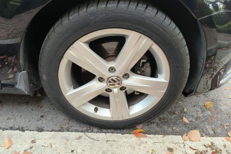 Used Volkswagen Magotan 2015 2.0 TSI Prestige Model Right Front Wheel Hub