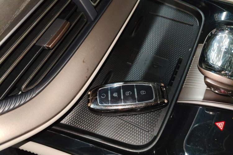 Used Denza D9 2022 DM-i 970 Four-Wheel Drive Flagship Model
