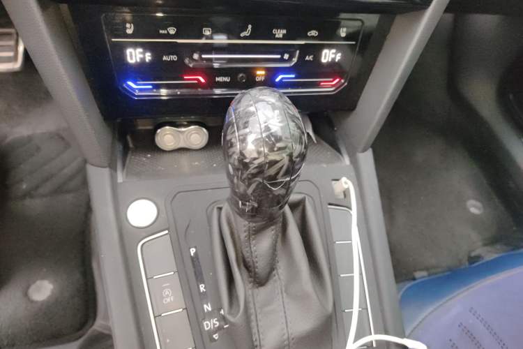 Used Volkswagen Magotan 2024 2 Million Units Zhongxiang Version 330TSI DSG Luxury Edition
