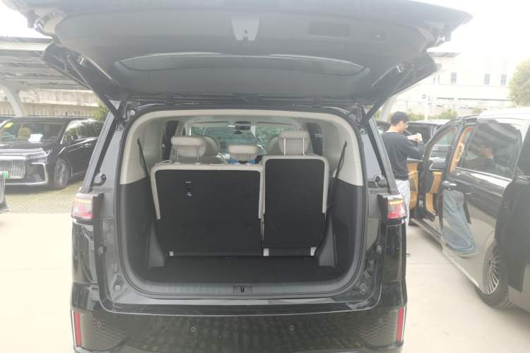 Used VOYAH Dream 2025 PHEV Four-Wheel-Drive Flagship Kunpeng Edition
