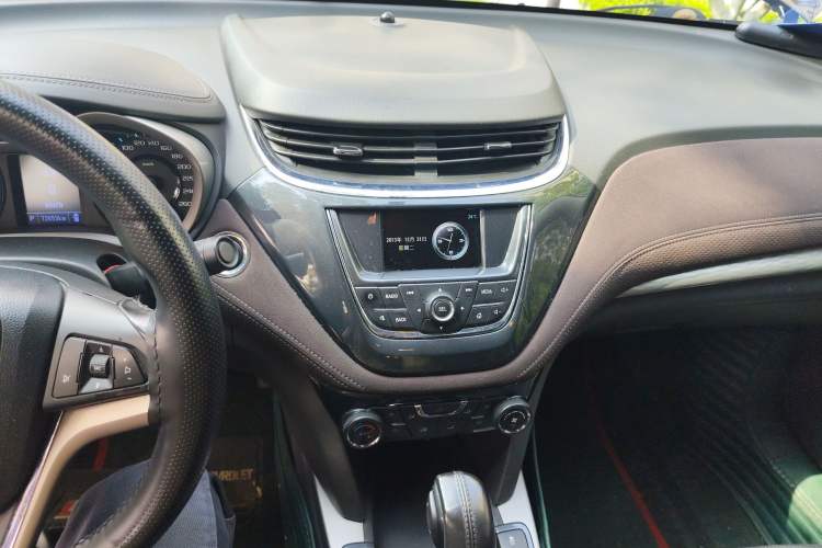 Used Chevrolet Malibu 2018 530T Automatic Fashion Edition Audio And AC Panel