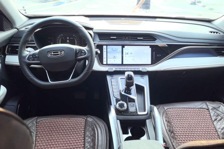 Used Geely Auto Emgrand X7 Sport 2022 Boyue X 1.8TD DCT Smart Model Center Console