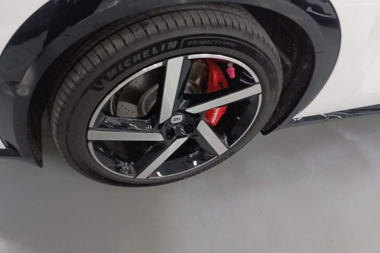 Used Xiaomi Auto YU7 2025 Ultra-Long Range High-Performance All-Wheel-Drive Max Edition Exterior 4