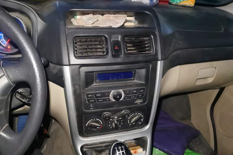 Used CHANGAN KAICHENG Ruixing M70 2017 1.5L Comfort Edition 6-Seater Liftback Door DAM15DL