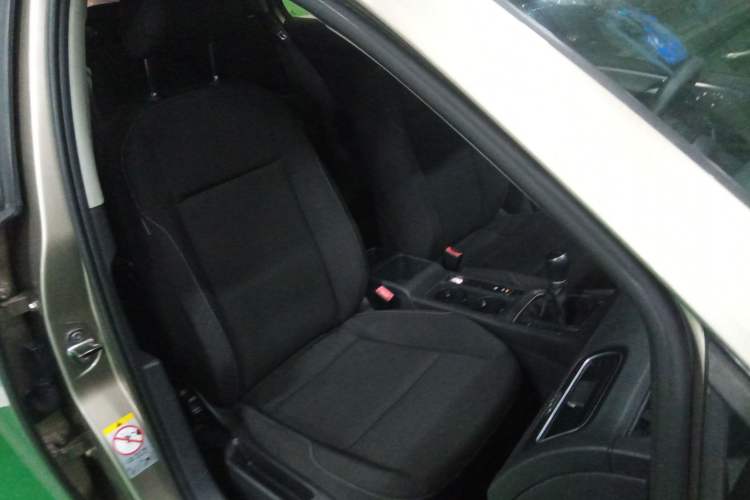 Used Volkswagen Golf 2014 1.6L Manual Fashion Edition
