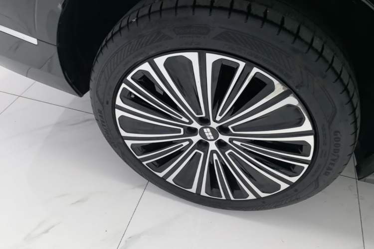 Used Geely Galaxy M9 2025 Model 210km Four-Wheel-Drive Leading Edition
