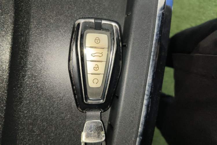 Used Geely Auto Monjaro L 2024 2.0TD High-Power Automatic Two-Wheel Drive Skyline Edition Vehicle Key