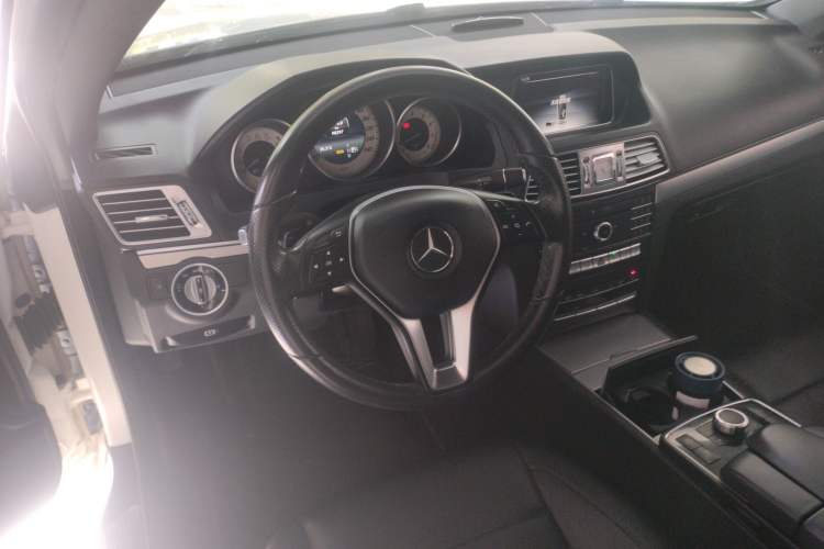 Used Mercedes-Benz E-Class 2014 E 260 Convertible Coupe Steering Wheel