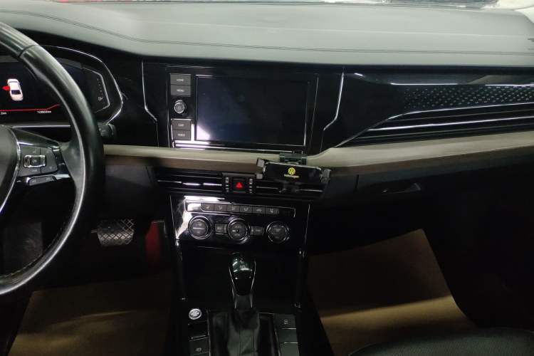 Used Volkswagen Passat 2019 330TSI Luxury Edition China VI Standard
