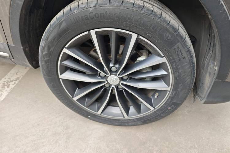 Used Geely Auto Emgrand X7 Sport 2018 1.8TD Automatic Two-Wheel Drive ZhiZun Model with 4G Connectivity
