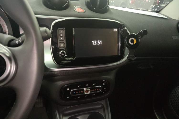 Used smart fortwo 2019 0.9T 66kW Hardtop Engine Version China VI Emission Standard
