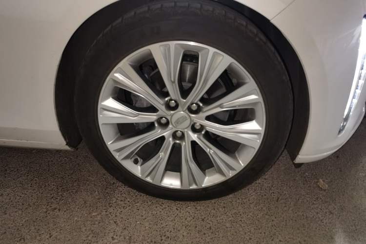 Used Cadillac CT6 2023 28T Prestige Model Right Front Wheel Hub