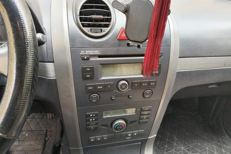 Used Haval H5 Classic 2010 Zhizun Edition 2.4L Four-Wheel Drive Comfort Model Audio And AC Panel