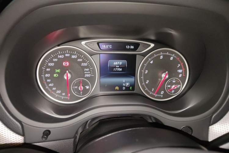 Used Mercedes-Benz B-Class 2015 B 200 Sport Edition Odometer Close Up