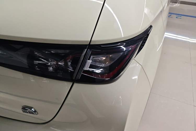 Used BYD Dolphin 2023 420 km Fashion Edition Right Rear Taillight